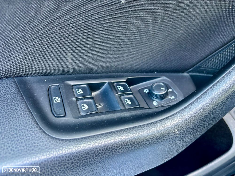 VW Passat Variant 1.6 TDI Highline - 34