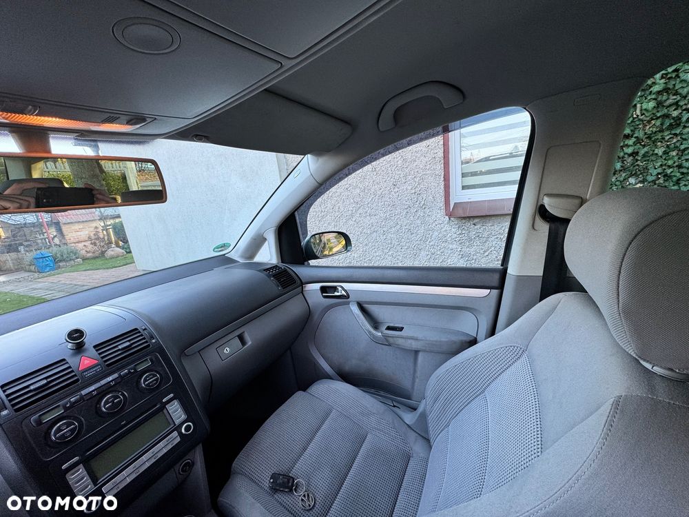 Volkswagen Touran 1.6 FSI Highline - 13