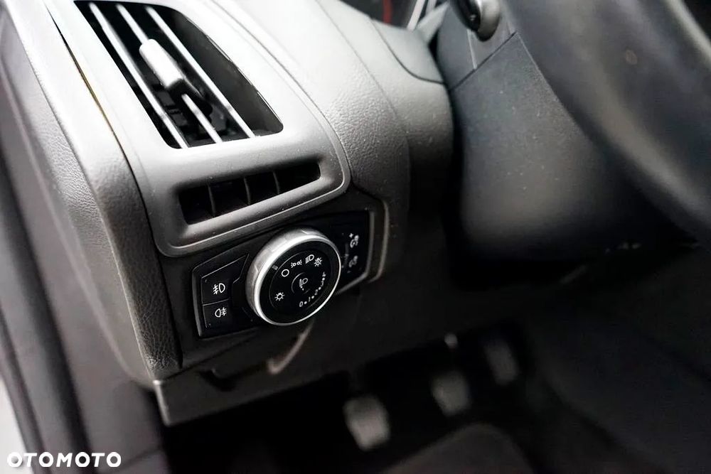 Ford Focus 1.5 TDCi SYNC Edition - 23