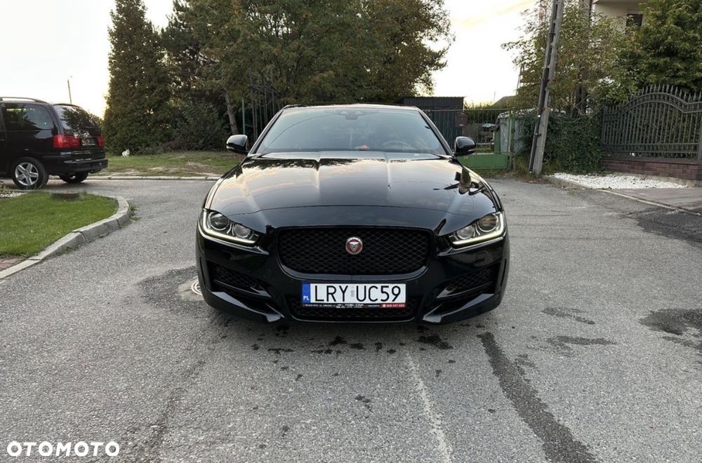 Jaguar XE 2.0 D R-Sport - 17