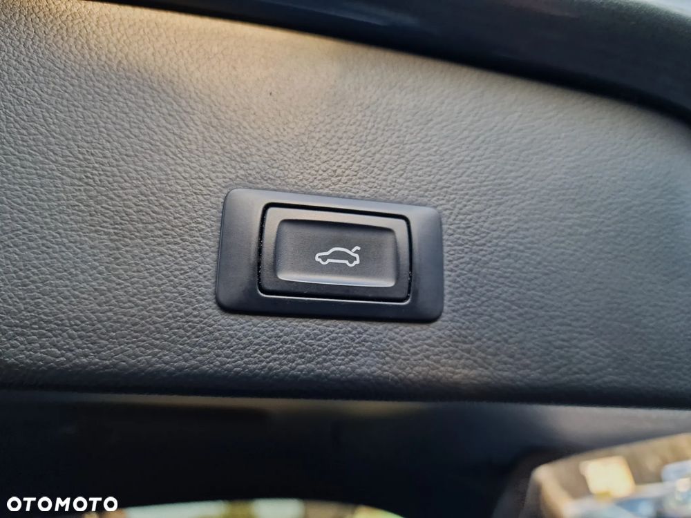 Audi A6 Avant 2.0 TDI Ultra S tronic - 16