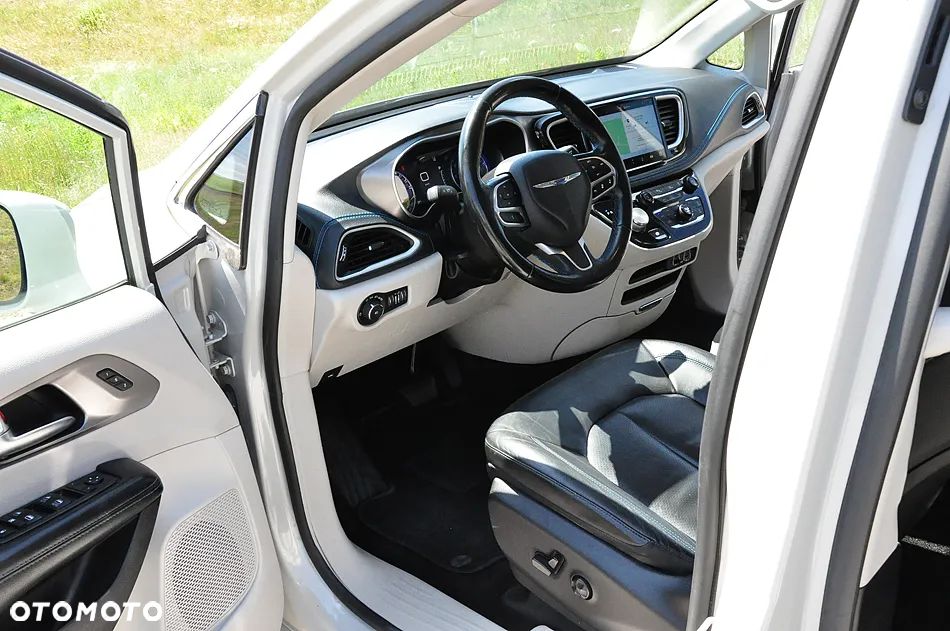 Chrysler Pacifica - 30