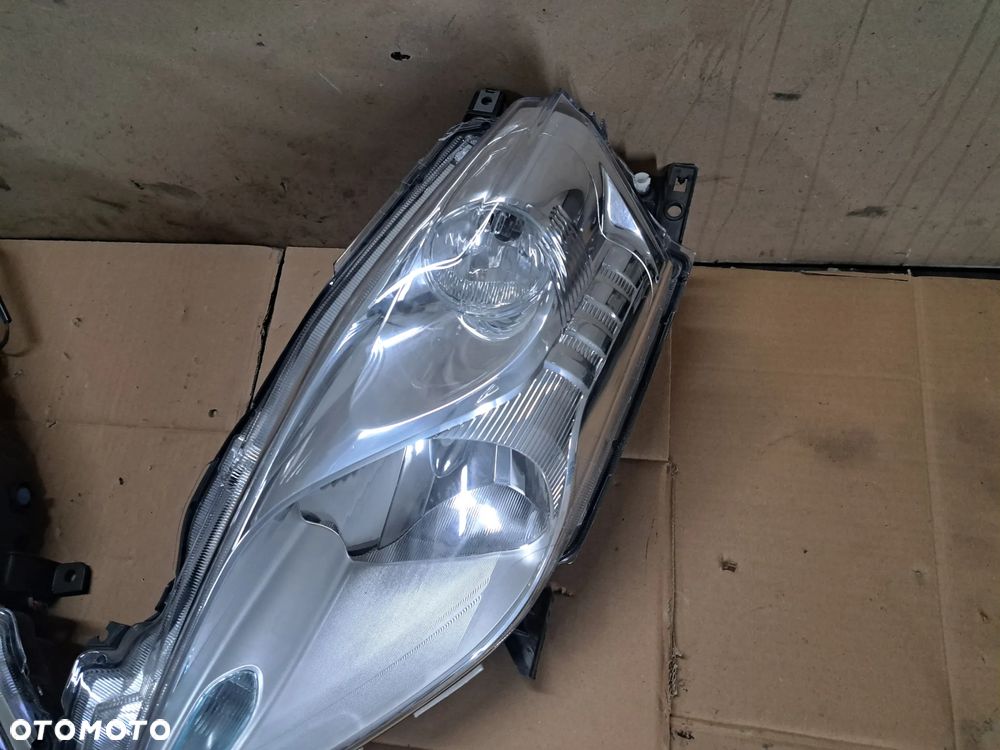 Nissan Leaf lampa prawy przód - 7