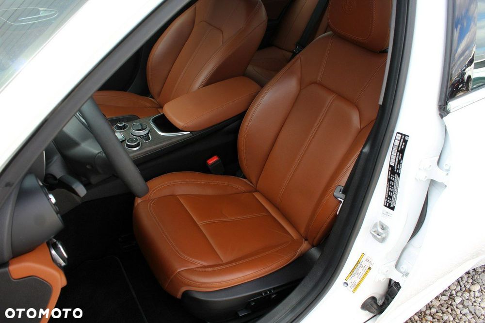 Alfa Romeo Giulia - 31