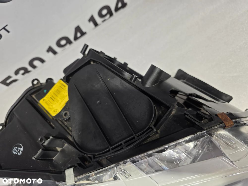 BMW E92 / E93 PRAWY BI-XENON SKRĘTNY DYNAMIC PRAWA LAMPA PRZEDNIA PRZÓD , NR 7239932 / 7239932-07 / 0301261284 , NR AUKCJI LPP201 - 16