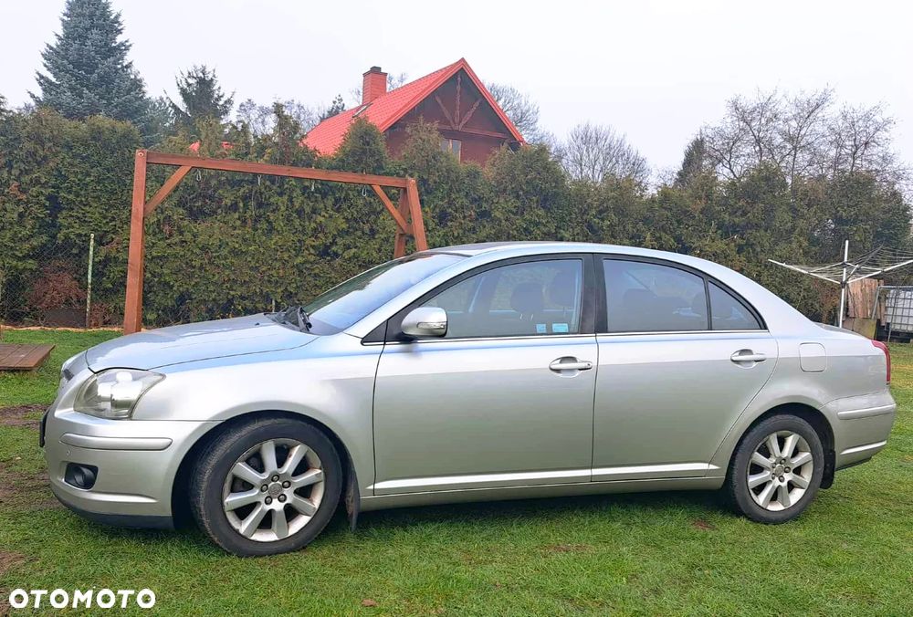 Toyota Avensis 1.8 VVT-i Sol - 1