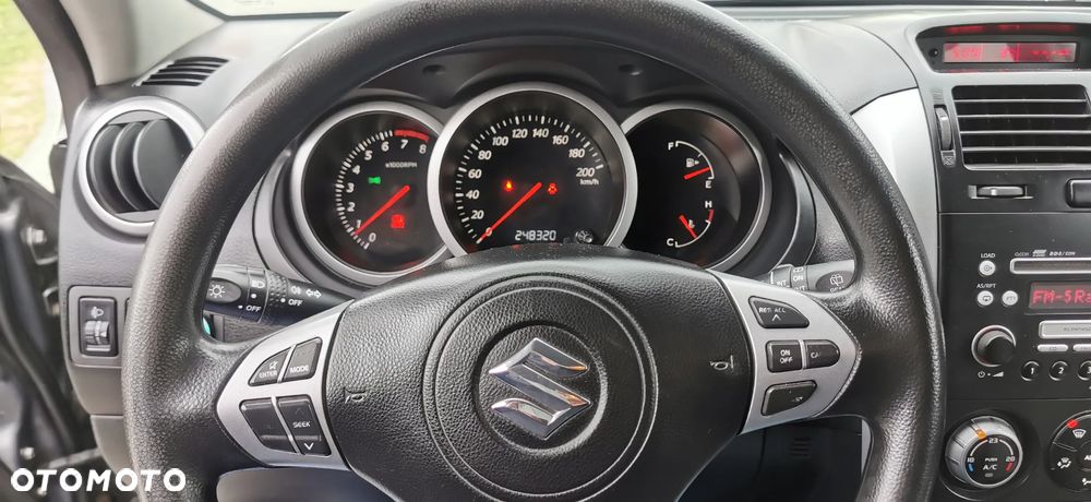Suzuki Grand Vitara 2.0 - 8