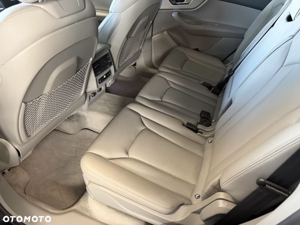Audi Q7 55 TFSI mHEV Quattro S Line Tiptr - 11