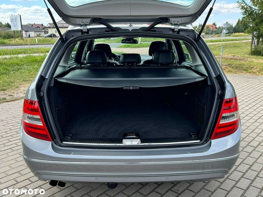 Mercedes-Benz Klasa C 180 CGI BlueEff Avantgarde - 27