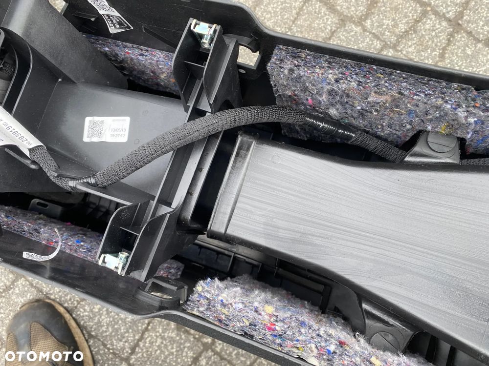 TUNEL ŚRODKOWY PEUGEOT RIFTER - 19