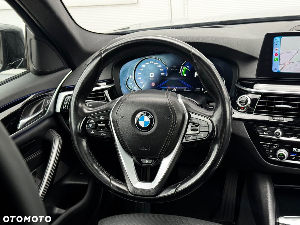 BMW Seria 5 520d Sport Line - 11