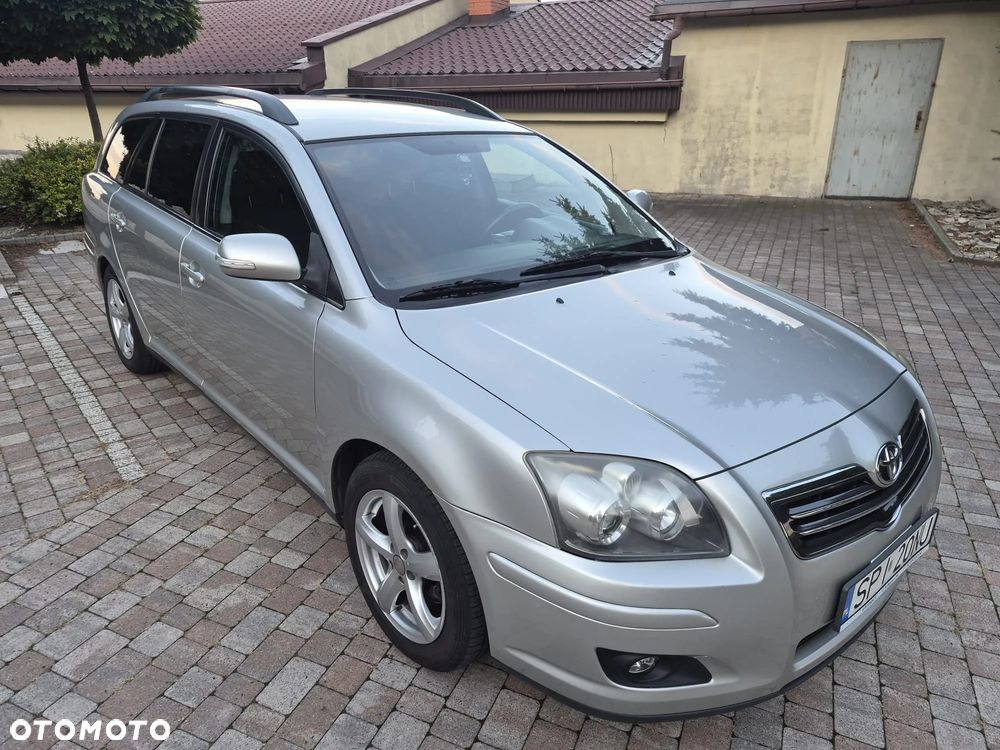 Toyota Avensis 2.0 D-4D Luna - 2
