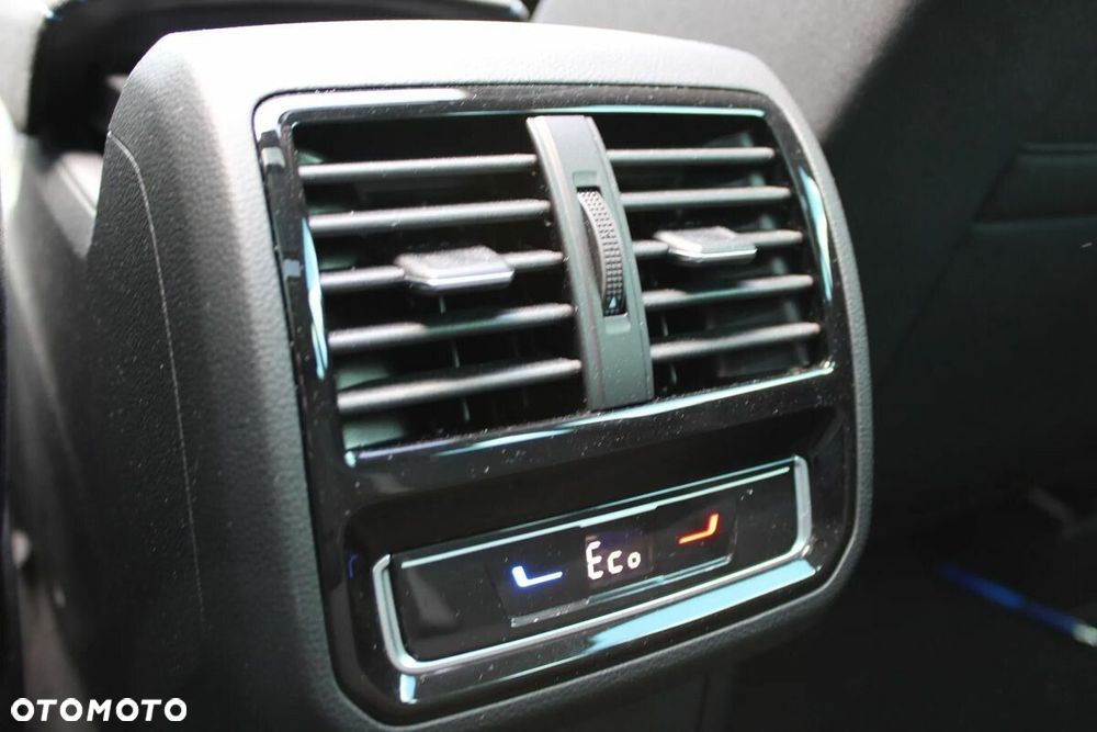 Volkswagen Passat Variant - 25