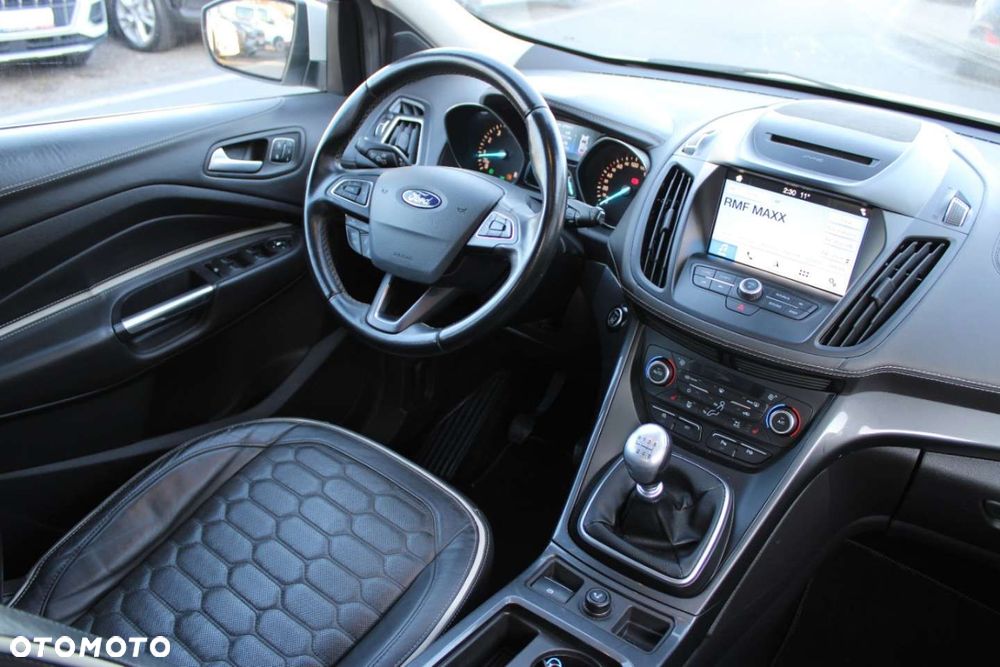 Ford Kuga 1.5 EcoBoost 2x4 Vignale - 36