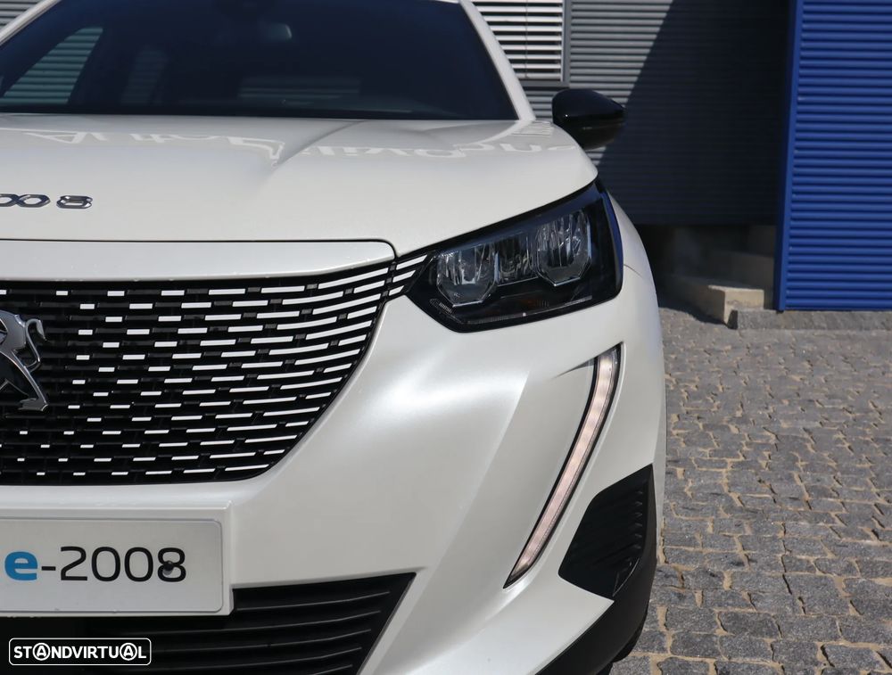 Peugeot e-2008 Allure - 10