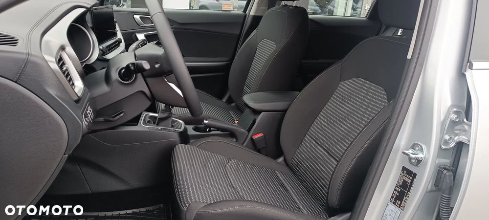 Kia Ceed 1.5 T-GDI M - 11