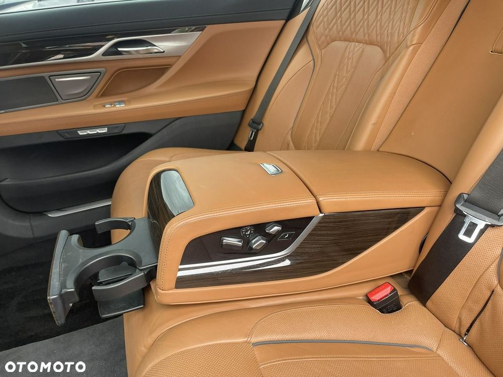 BMW Seria 7 750Ld xDrive sport - 13