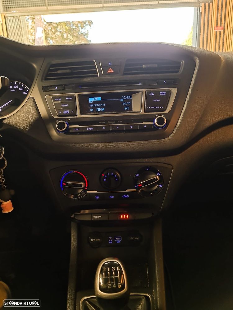 Hyundai i20 1.1 CRDi Comfort+Pack Look+JLL16 - 12