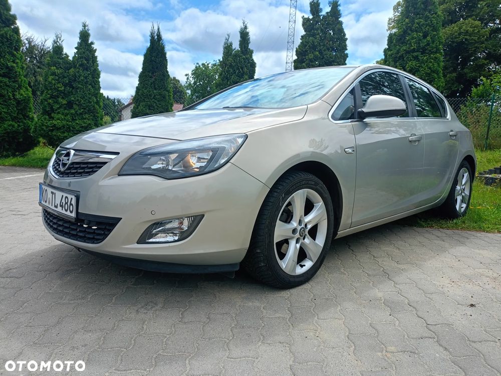 Opel Astra 1.6 Design Edition - 1