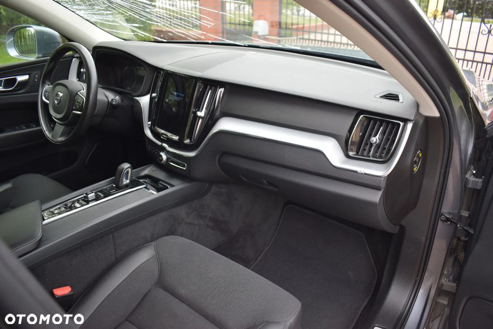 Volvo XC 60 B4 D Momentum Pro - 11