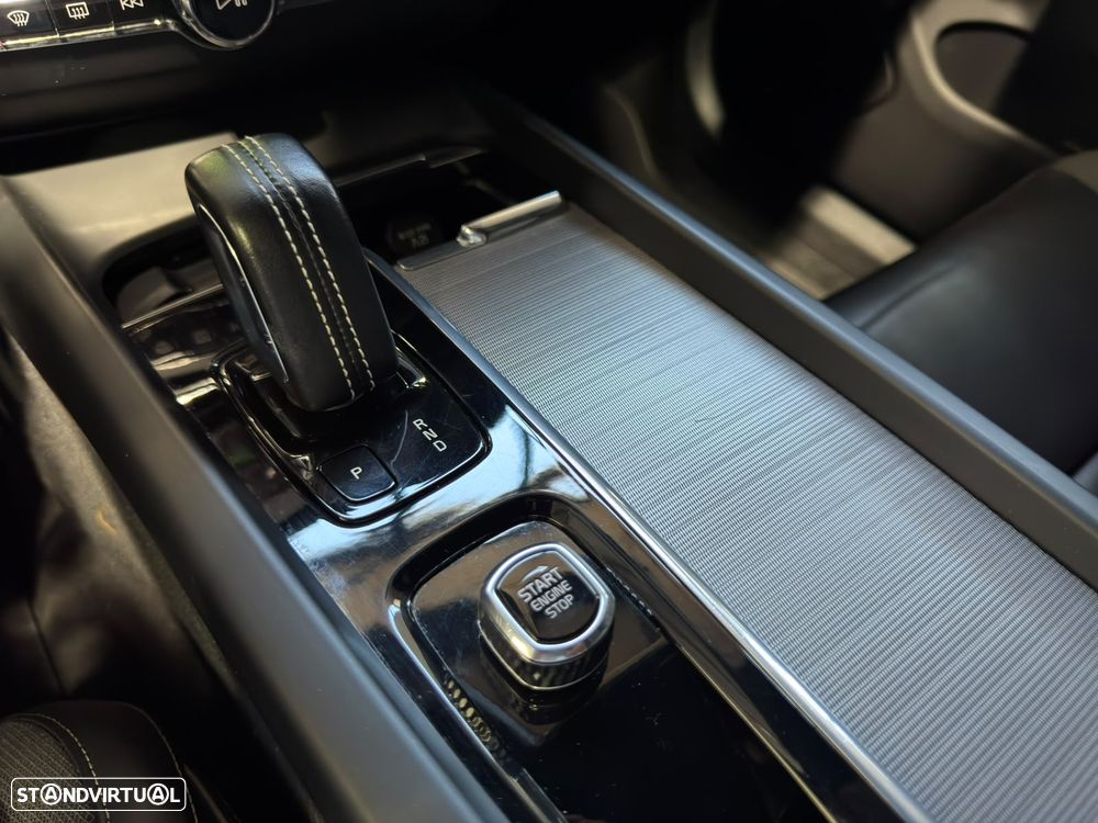 Volvo XC 60 2.0 B4 R-Design - 30