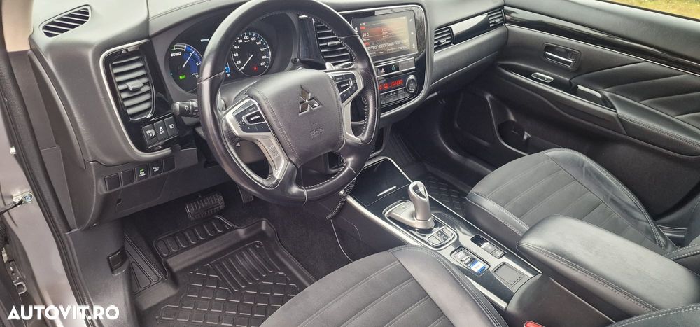 Mitsubishi Outlander 2.4 4WD Diamant+ - 10