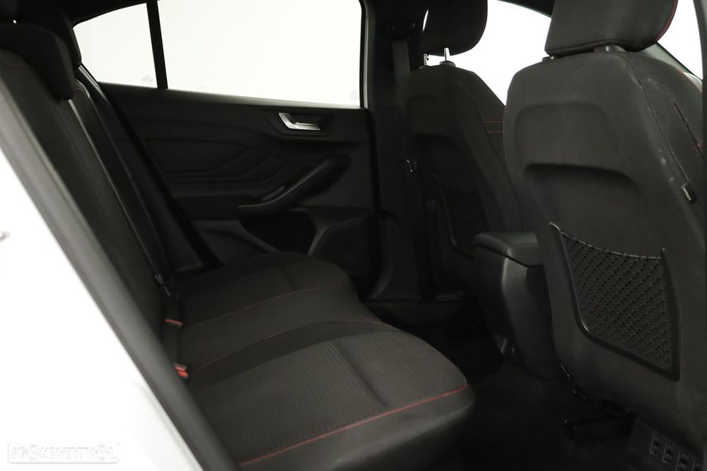 Ford Focus 1.0 EcoBoost MHEV ST-Line - 22