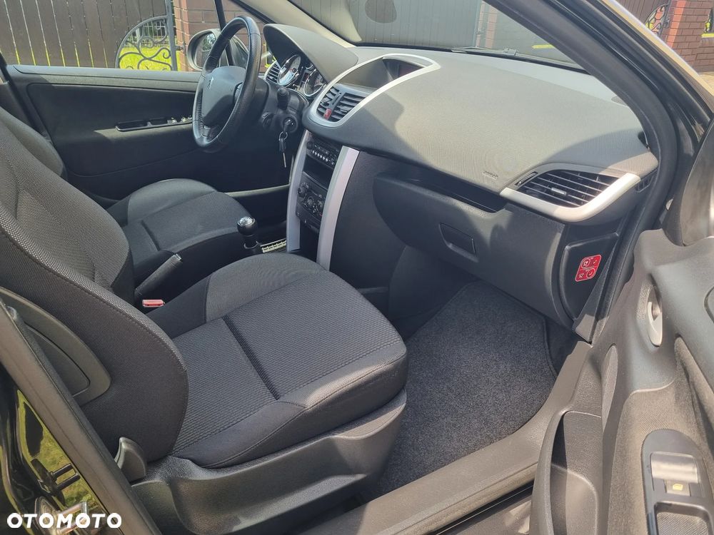 Peugeot 207 1.4 Presence Grand Prix - 22