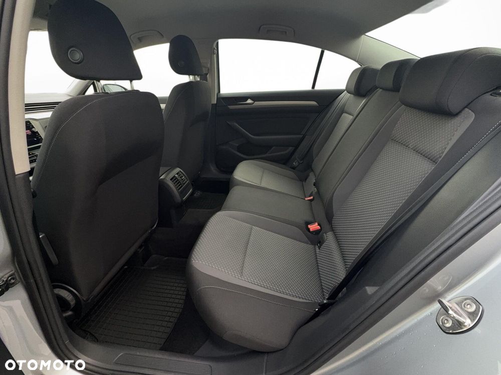 Volkswagen Passat - 26