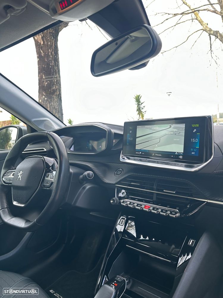 Peugeot e-208 Allure - 36