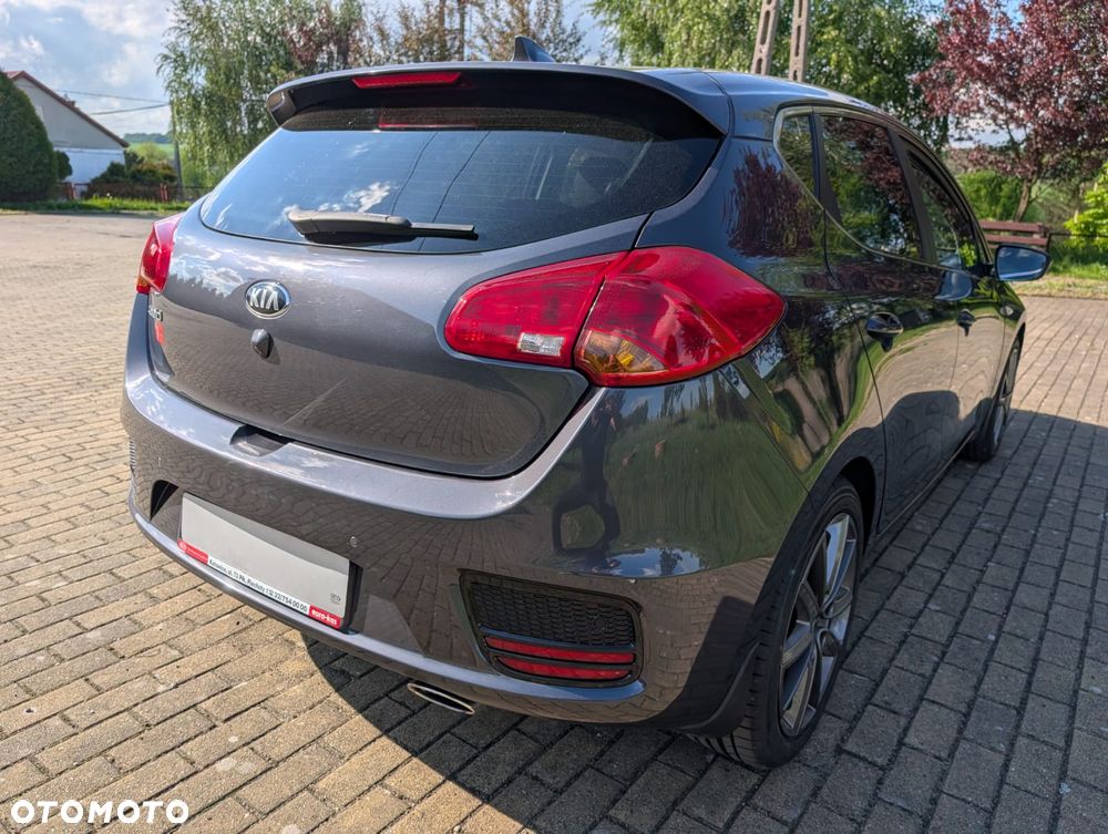 Kia Ceed 1.4 L - 5