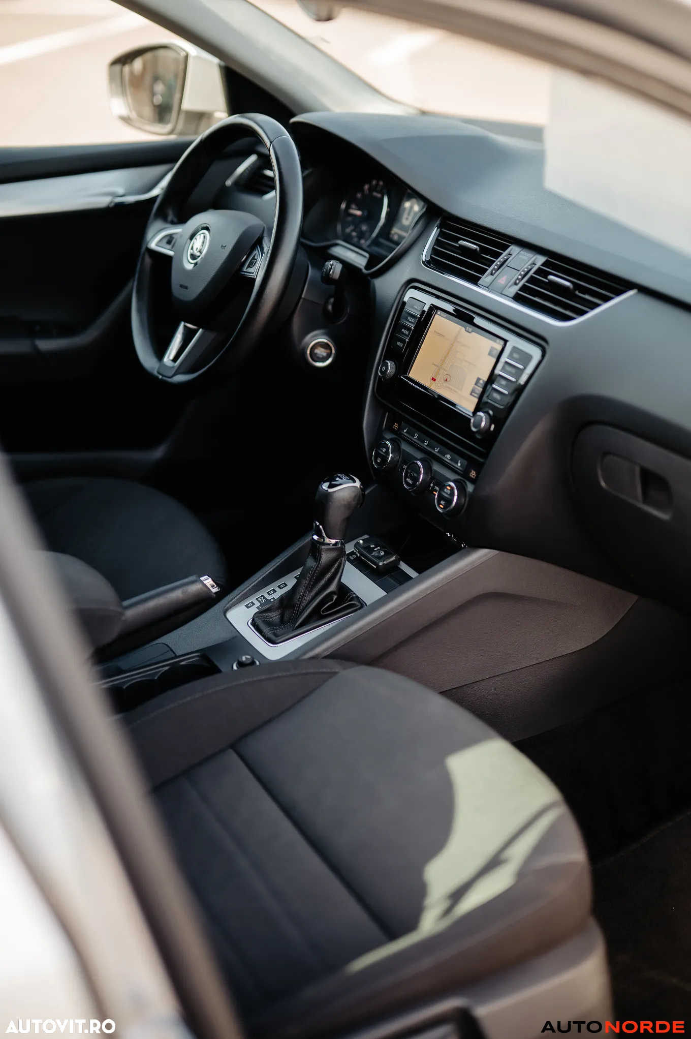 Skoda Octavia 2.0 TDI AMBITION DSG - 28