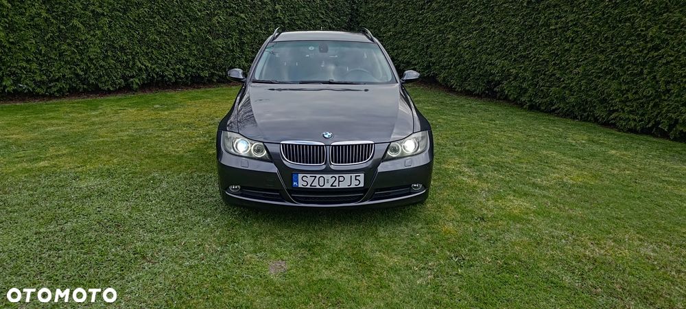 BMW Seria 3 330i - 3