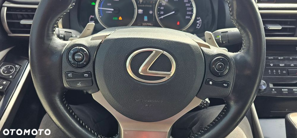 Lexus IS 300h Elegance - 23