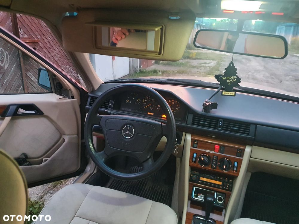 Mercedes-Benz Klasa E - 21