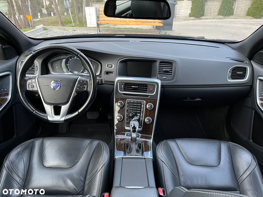 Volvo V60 D6 AWD Plug-in Hybrid R-Design Summum - 15