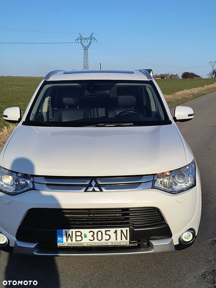 Mitsubishi Outlander 2.2 DID Instyle Navi 4WD - 2