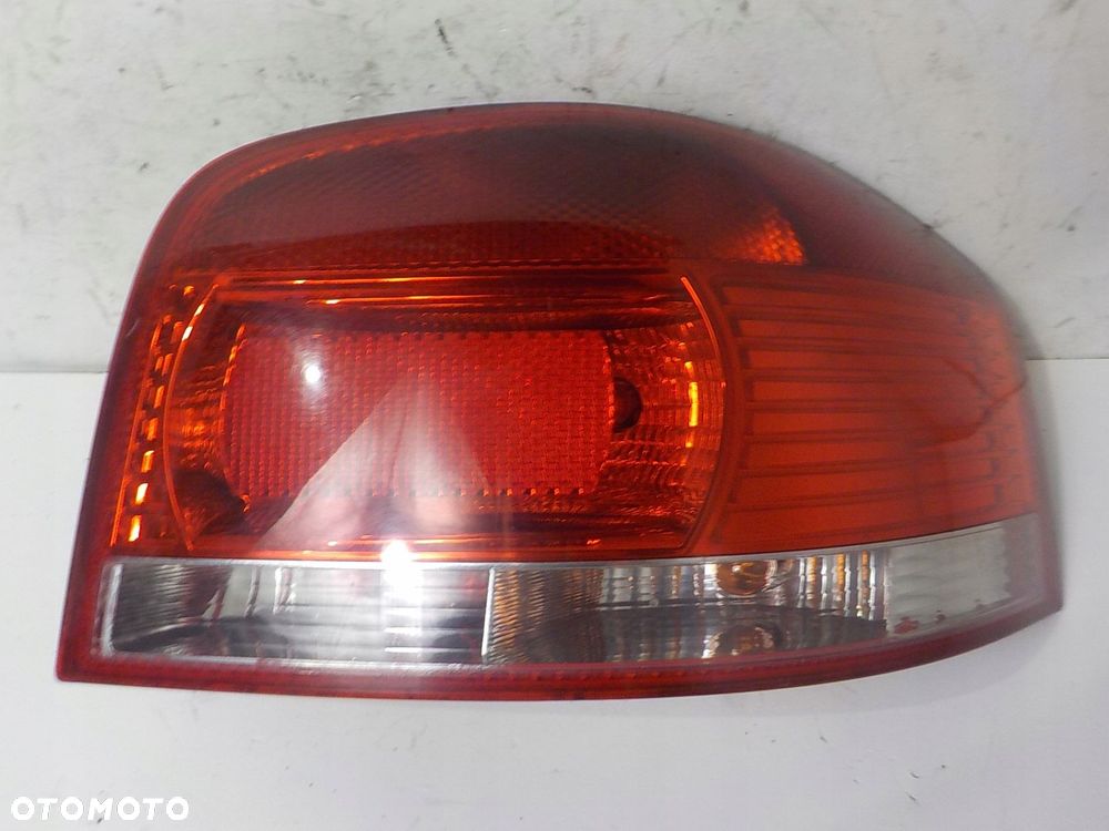 AUDI A3 II 8P LAMPA PRAWA TYŁ TYLNA 3D UK 8P0945096A - 3