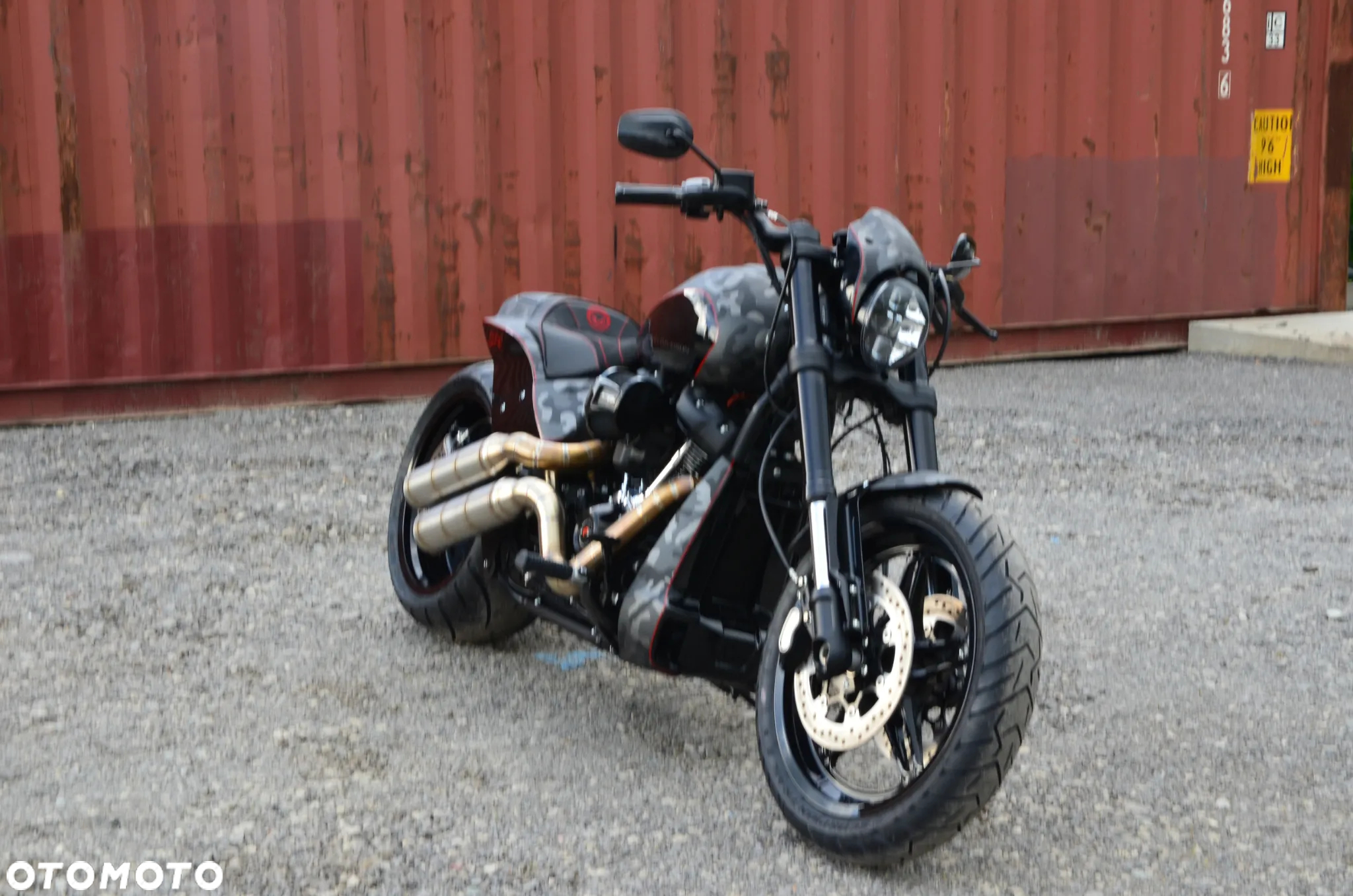 Harley-Davidson Softail FXDR - 13