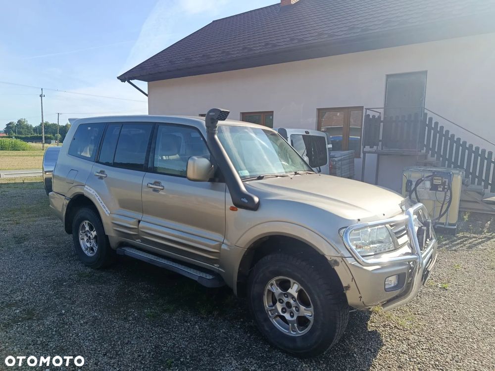 Mitsubishi Pajero - 1