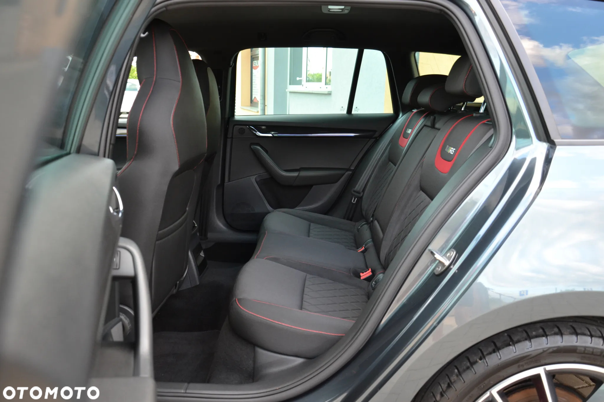 Skoda Octavia Combi 2.0 TSI DSG RS - 31