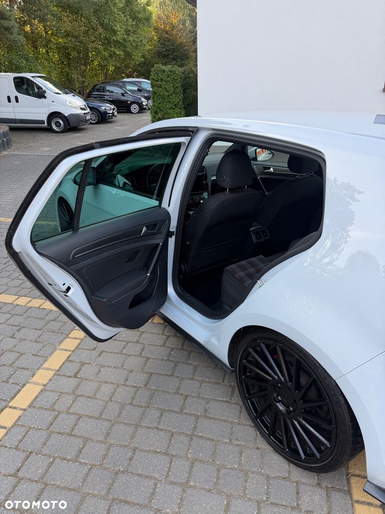 Volkswagen Golf GTI (BlueMotion Technology) DSG - 21
