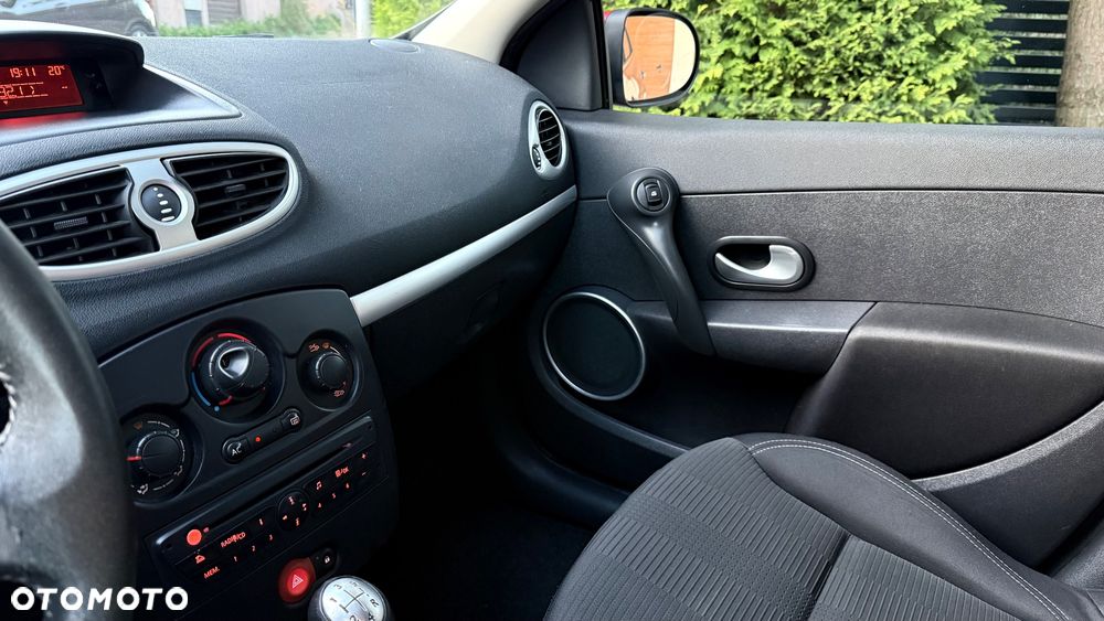 Renault Clio - 25