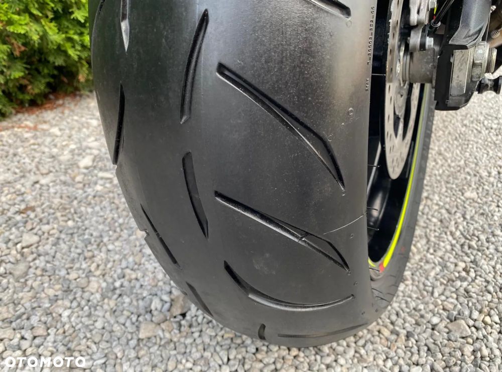 Suzuki GSX - 12