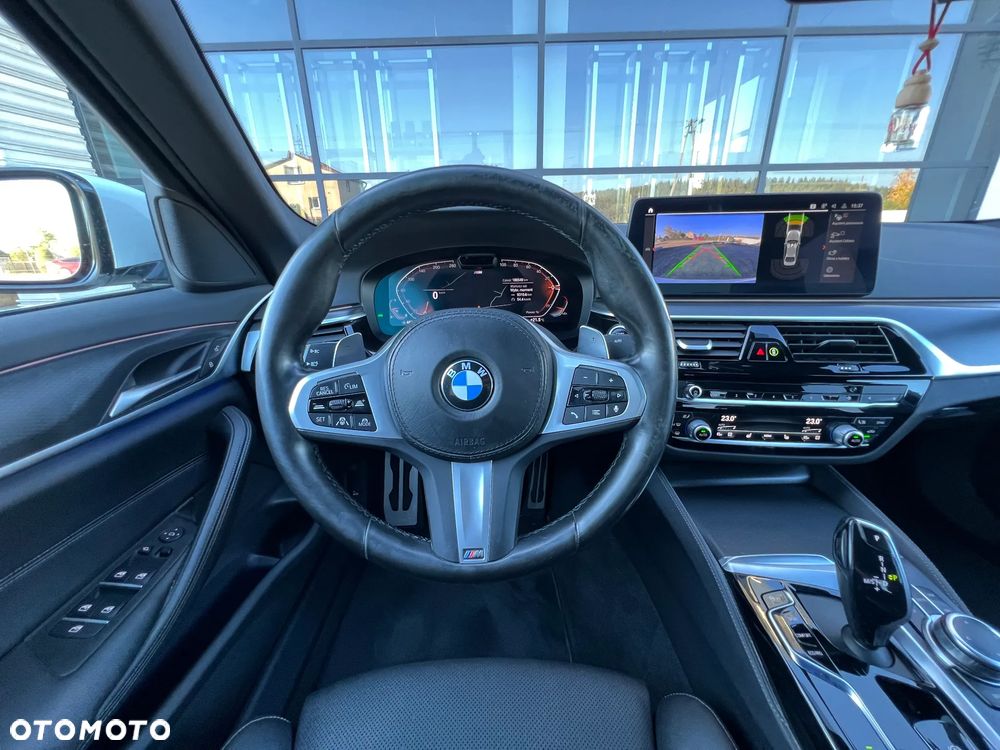 BMW Seria 5 530i xDrive mHEV M Sport sport - 26