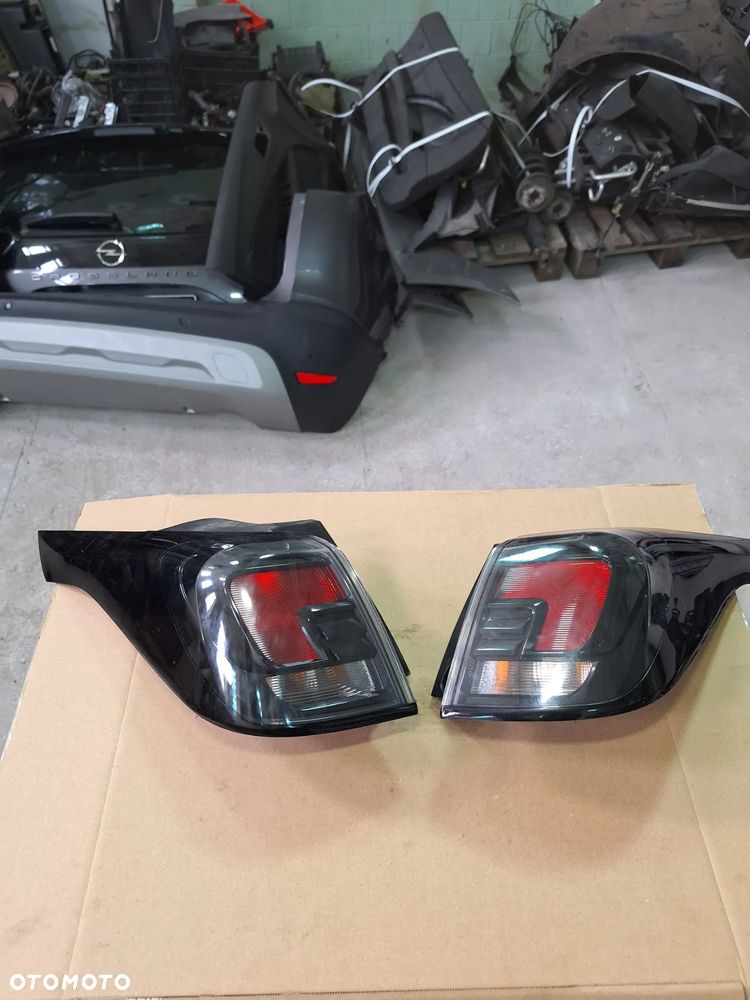 OPEL CROSSLAND lift  21R lampa prawa lewa  tył w błotnik