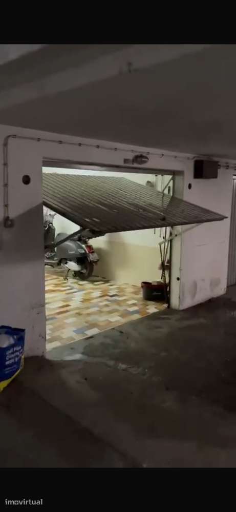 Garagem Box Fechada 22 m² – Rua Stara Zagora, Barreiro - Grande imagem: 2/3