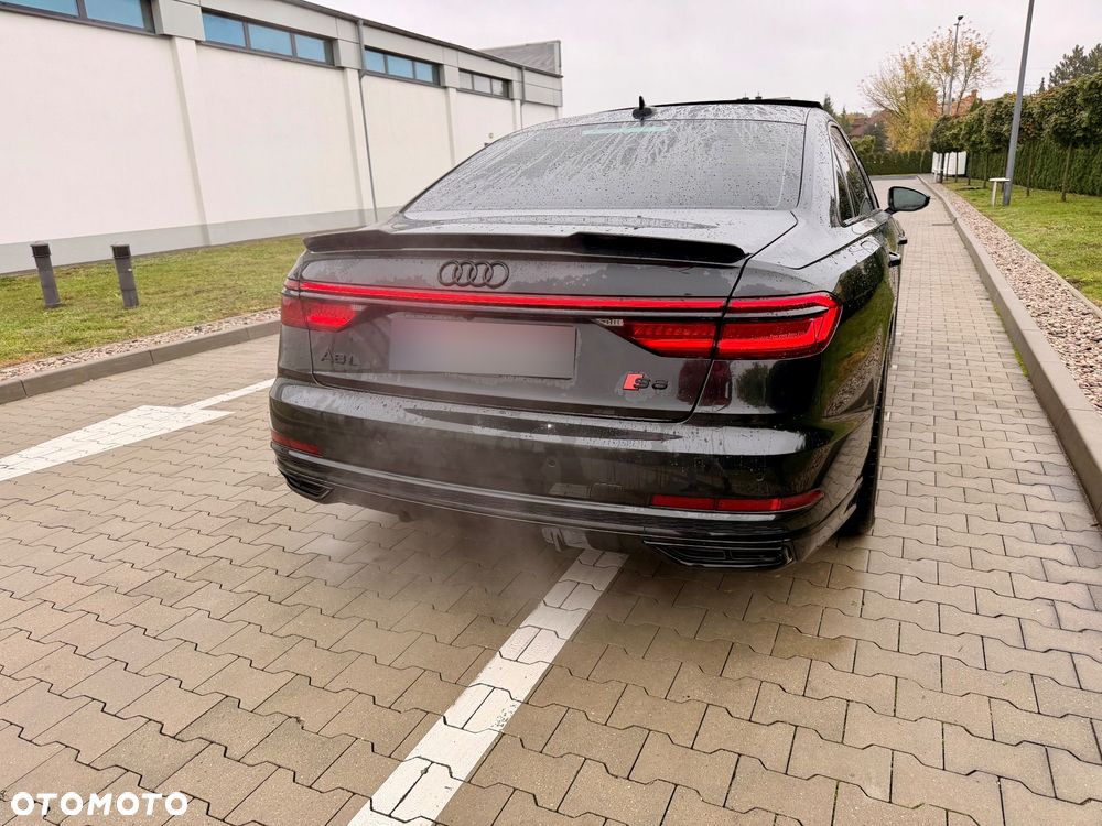 Audi A8 - 8