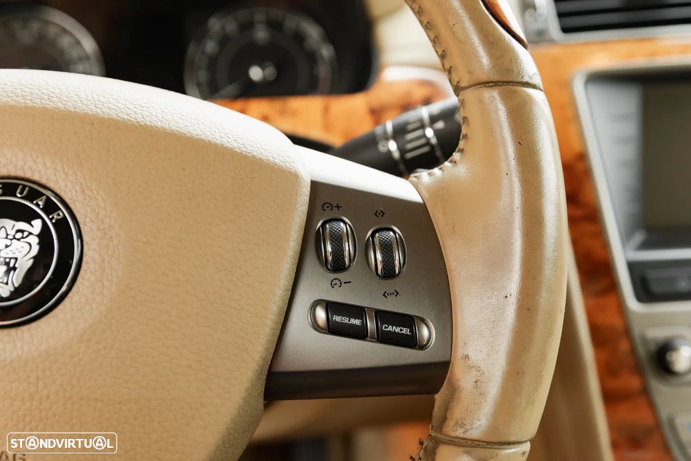 Jaguar XK XK8 Coupe - 20