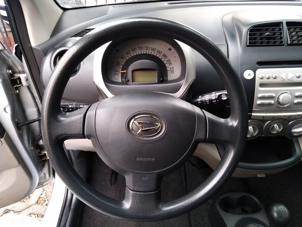 Daihatsu Sirion 1.0 - 11